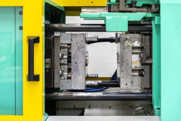 Presse à injection plastique